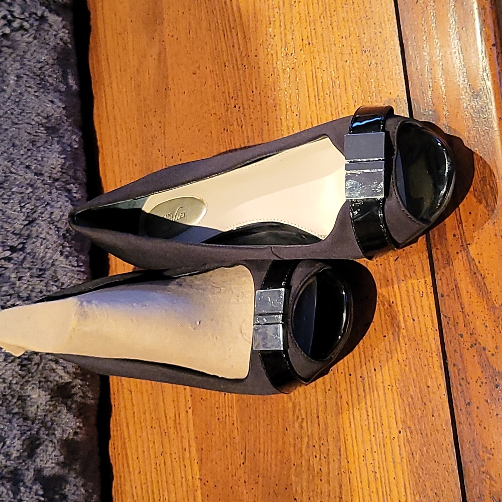 Open toe shoes